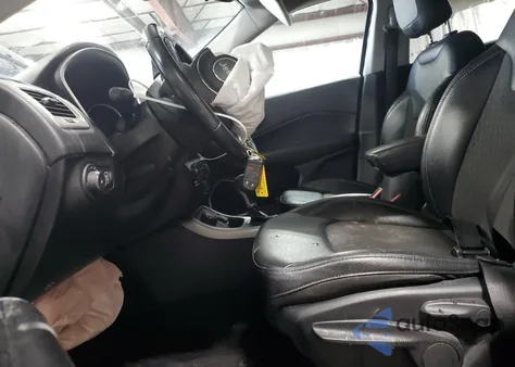 2020 Jeep Compass Latitude z USA, uszkodzony, nr VIN 3C4NJDBB6LT143339